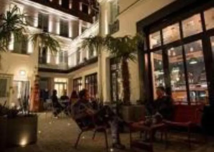 The 3 Ducks Eiffel Tower By Hiphophostels